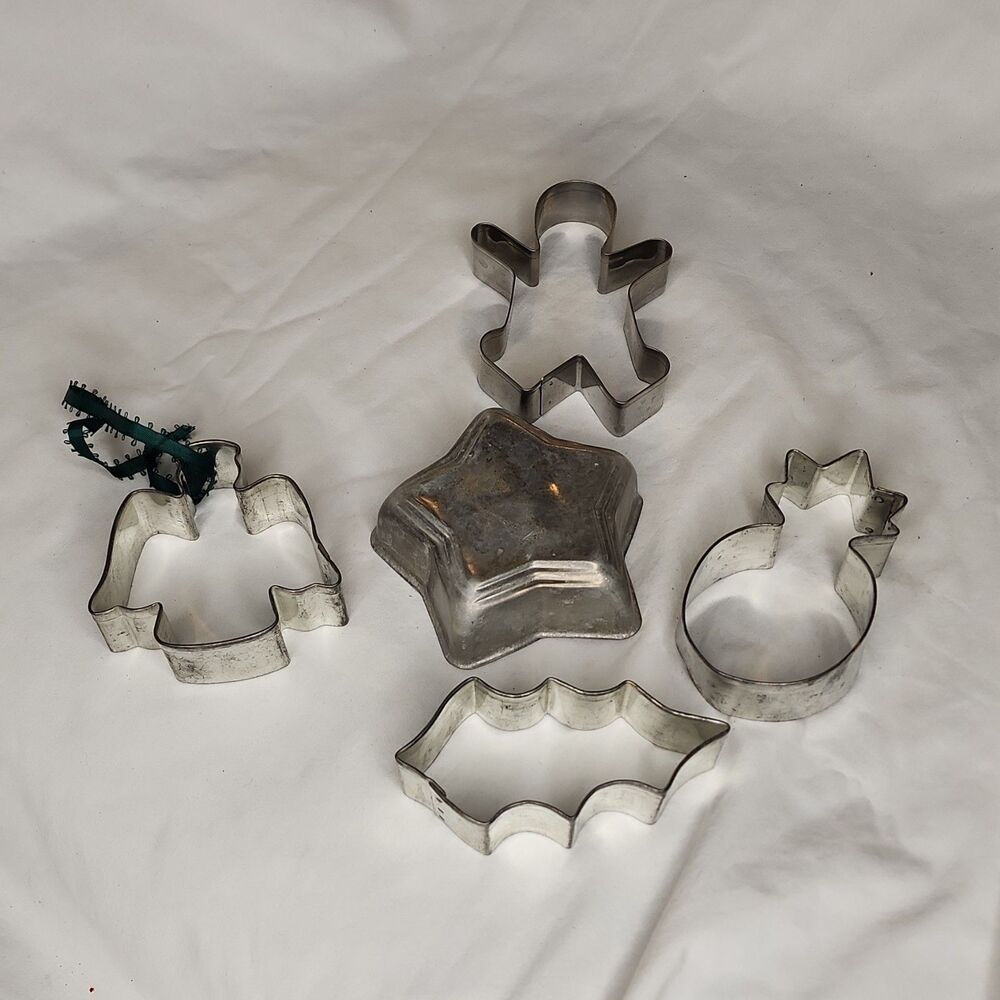 5pc Metal Christmas Cookie Cutter Set Star Holly Bell Gingerbread